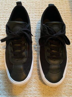 McQ Alexander McQueen Mens Swallow Low Top Vulcan Sneakers - Black/white